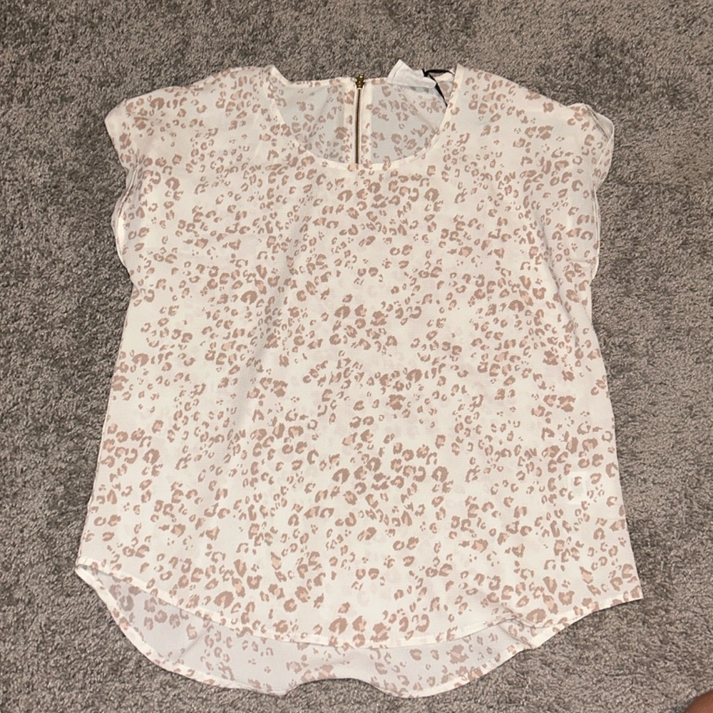 Pink leopard print shirt. Worn once. Size xs